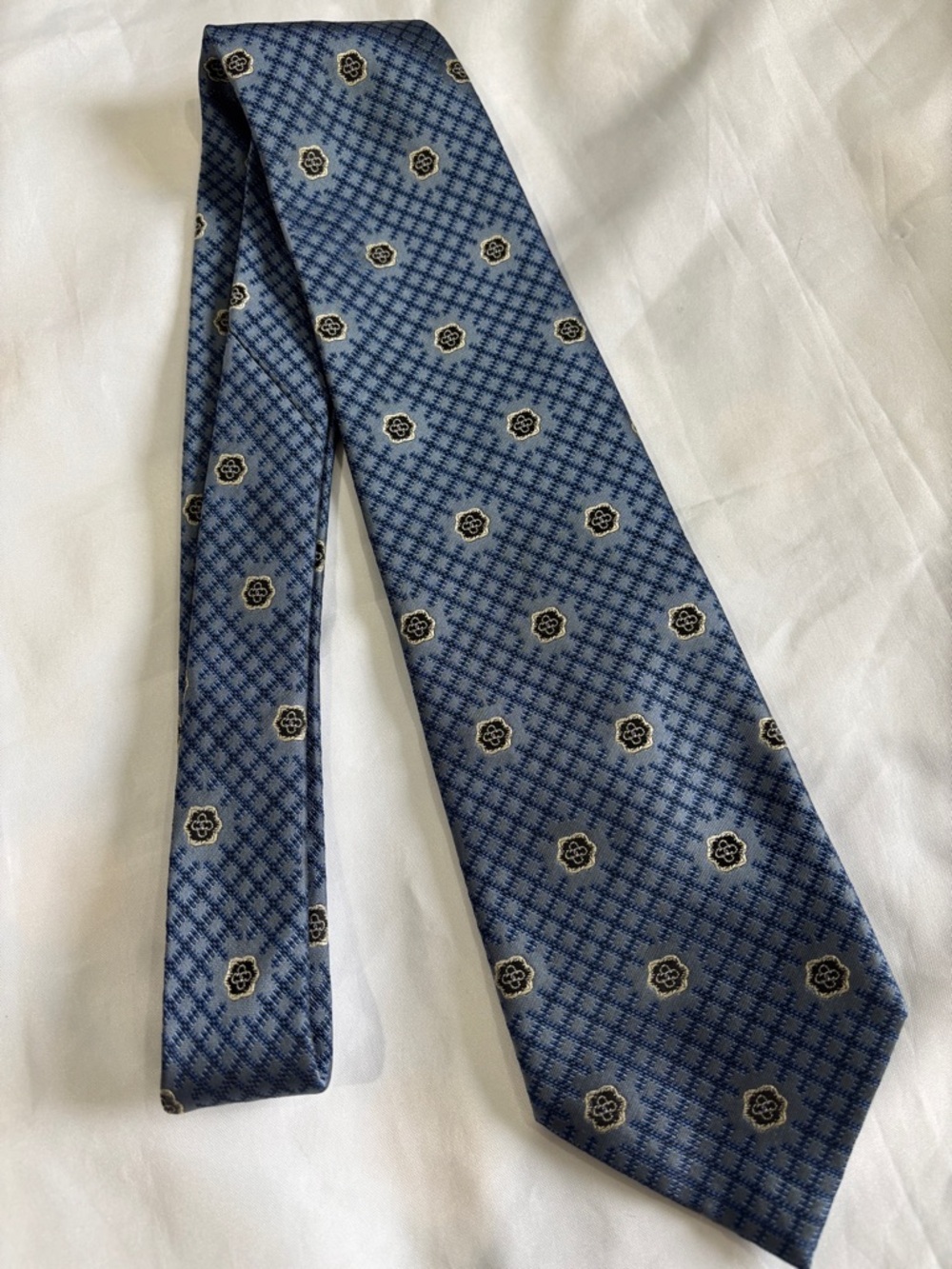 CHANEL Light Blue Floral Motif Silk Tie - Picture 3 of 3